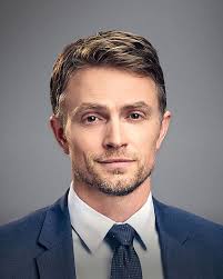 How tall is Wilson Bethel?